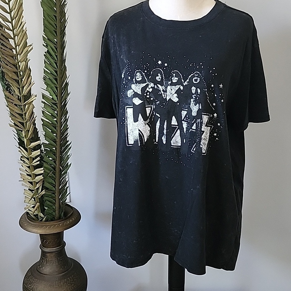 Maurices KISS Black Distressed Short Sleeve Tee